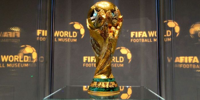 Cúp World Cup làm bằng gì